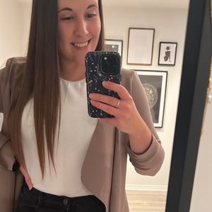 Meet your Posher, Véronique